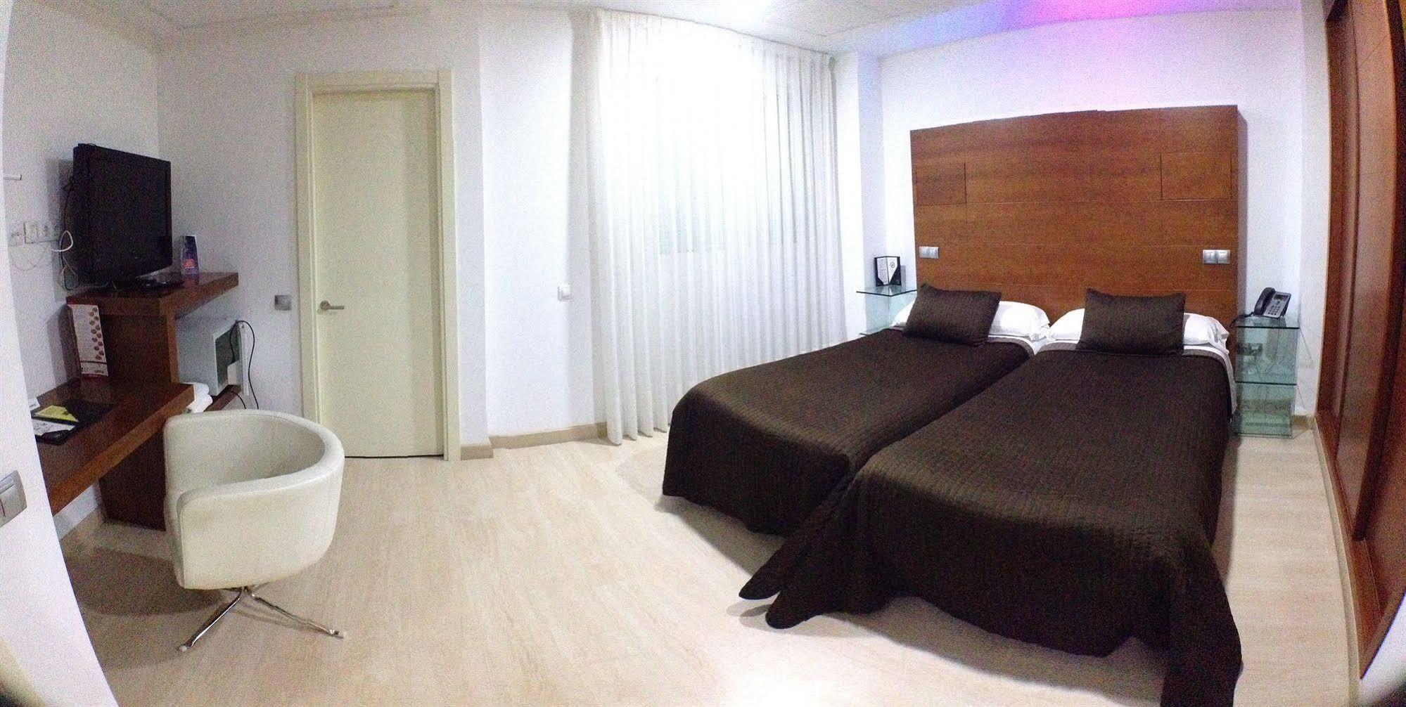 Nap Oviedo Hotel Buitenkant foto